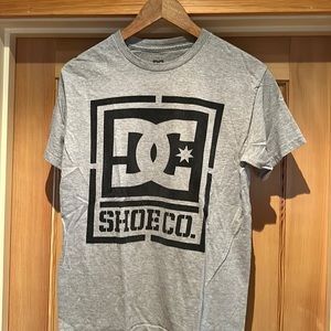 DC Men’s Medium Gray T-Shirt